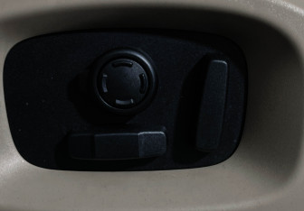 Подержанный автомобиль Land Rover Range Rover Sport 2015 года (16 фото)
