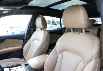 Подержанный автомобиль Audi Q8 2019 года (23 фото)