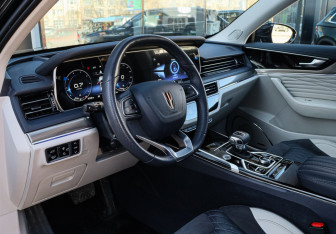 Подержанный автомобиль Hongqi HS5 2024 года (12 фото)