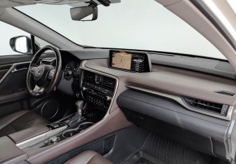 Подержанный автомобиль Lexus RX 2018 года (13 фото)