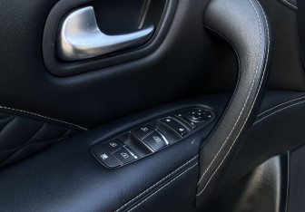 Подержанный автомобиль Infiniti QX80 2018 года (22 фото)