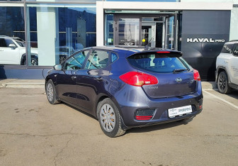 Подержанный автомобиль Kia Ceed Hatchback 2016 года (7 фото)