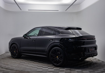 Подержанный автомобиль Porsche Cayenne 2023 года (7 фото)