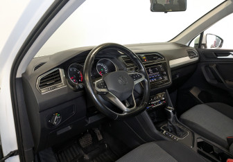 Подержанный автомобиль Volkswagen Tiguan 2021 года (15 фото)