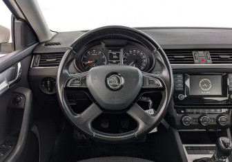 Подержанный автомобиль Skoda Octavia Liftback 2014 года (21 фото)