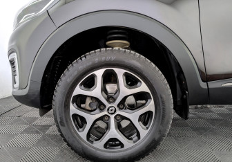 Подержанный автомобиль Renault Kaptur 2019 года (18 фото)