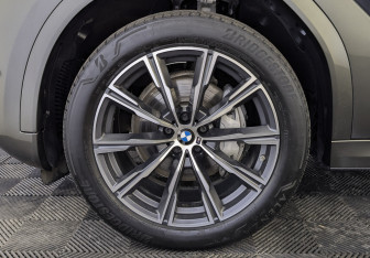 Подержанный автомобиль BMW X6 2023 года (12 фото)