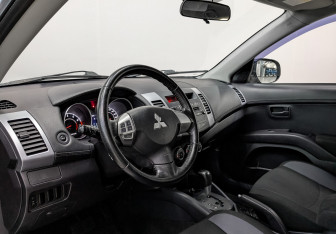 Подержанный автомобиль Mitsubishi Outlander 2011 года (15 фото)
