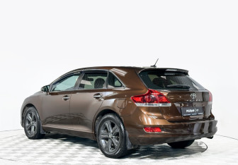 Подержанный автомобиль Toyota Venza 2013 года (7 фото)