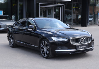 Подержанный автомобиль Volvo S90 2021 года (3 фото)