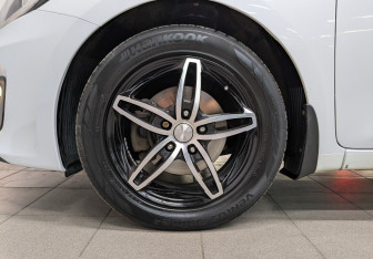 Подержанный автомобиль Kia Ceed Hatchback 2017 года (12 фото)