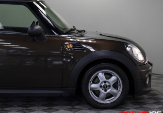 Подержанный автомобиль MINI Hatch 2011 года (22 фото)