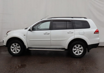 Подержанный автомобиль Mitsubishi Pajero Sport 2014 года (8 фото)