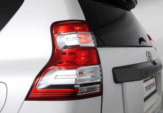 Подержанный автомобиль Toyota Land Cruiser Prado 2015 года (16 фото)