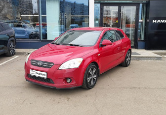 Подержанный автомобиль Kia Ceed Hatchback 2008 года (1 фото)