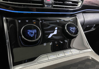 Подержанный автомобиль Exeed VX 2022 года (14 фото)