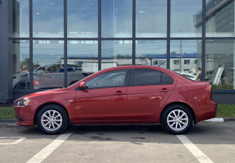 Подержанный автомобиль Mitsubishi Lancer Sedan 2012 года (8 фото)