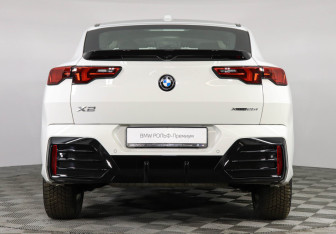 Подержанный автомобиль BMW X2 2024 года (4 фото)