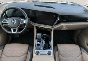 Подержанный автомобиль Volkswagen Touareg 2019 года (12 фото)