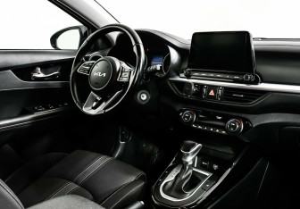 Подержанный автомобиль Kia Cerato Sedan 2022 года (8 фото)