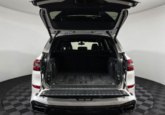 Подержанный автомобиль BMW X5 2021 года (9 фото)