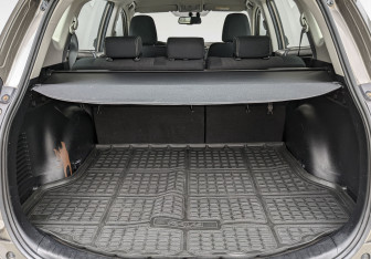Подержанный автомобиль Toyota RAV4 2016 года (10 фото)