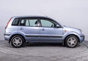 Подержанный автомобиль Ford Fusion 2007 года (5 фото)