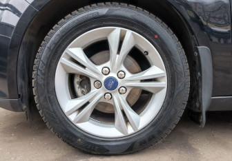 Подержанный автомобиль Ford Focus Hatchback 2013 года (8 фото)