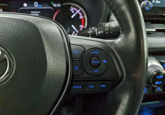 Подержанный автомобиль Toyota RAV4 2021 года (28 фото)