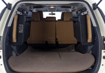 Подержанный автомобиль Toyota Fortuner 2022 года (10 фото)