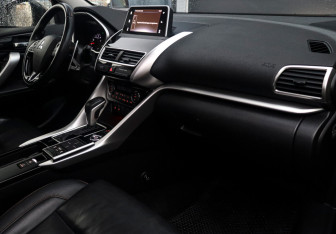 Подержанный автомобиль Mitsubishi Eclipse Cross 2018 года (9 фото)