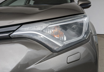Подержанный автомобиль Toyota RAV4 2016 года (11 фото)