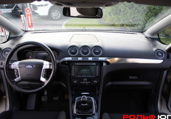 Подержанный автомобиль Ford S-MAX 2011 года (11 фото)