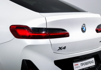 Подержанный автомобиль BMW X4 2024 года (16 фото)