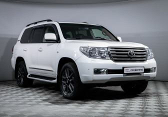 Подержанный автомобиль Toyota Land Cruiser Suv 2007 года (3 фото)