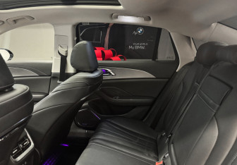 Подержанный автомобиль Hongqi H5 2024 года (10 фото)