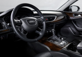 Подержанный автомобиль Audi A6 Sedan 2015 года (14 фото)