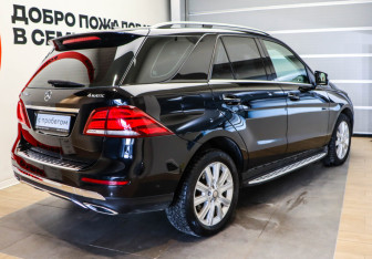 Подержанный автомобиль Mercedes-Benz GLE 2015 года (4 фото)