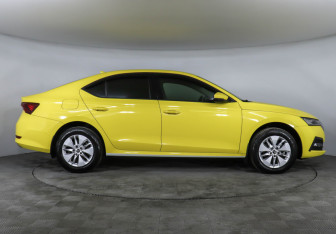 Подержанный автомобиль Skoda Octavia Liftback 2021 года (4 фото)