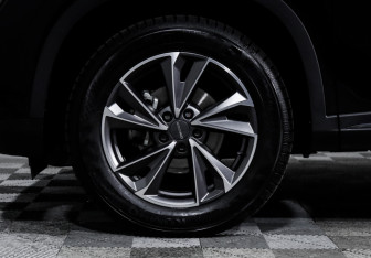 Подержанный автомобиль Omoda C5 2024 года (15 фото)