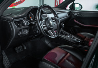 Подержанный автомобиль Porsche Macan 2018 года (10 фото)