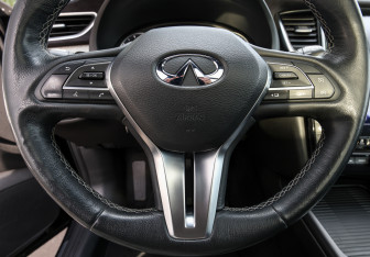 Подержанный автомобиль Infiniti QX50 2018 года (25 фото)