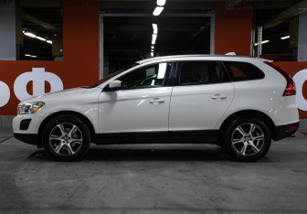 Подержанный автомобиль Volvo XC60 2010 года (8 фото)