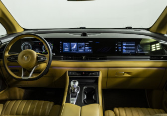 Подержанный автомобиль Voyah Dream 2023 года (12 фото)