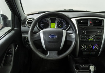 Подержанный автомобиль Datsun mi-DO 2015 года (10 фото)