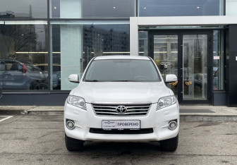 Подержанный автомобиль Toyota RAV4 2012 года (2 фото)