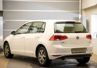 Подержанный автомобиль Volkswagen Golf Hatchback 2014 года (6 фото)