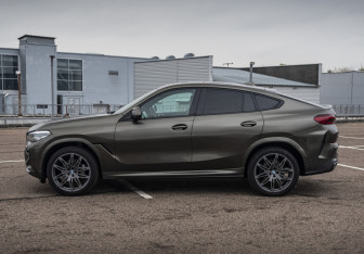 Подержанный автомобиль BMW X6 2020 года (8 фото)