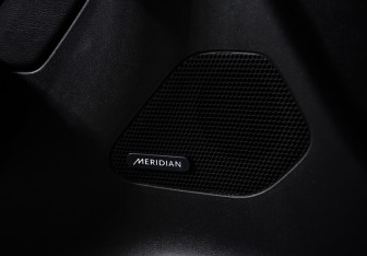 Подержанный автомобиль Jaguar F-Pace 2018 года (21 фото)