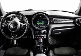 Подержанный автомобиль MINI Hatch 2017 года (28 фото)